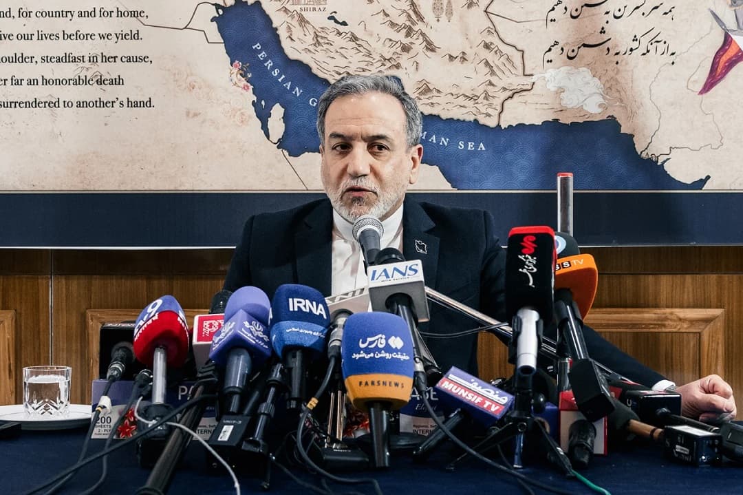 Iran’s top diplomat calls counterparts in Oman and Saudi Arabia
