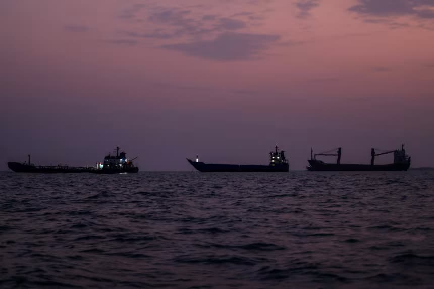 Iran-Gulf talks without US participation on reopening the Strait of Hormuz postponed, Omani official says