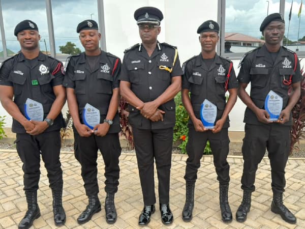 Regional Minister honours four police officers for bravery against armed robbery