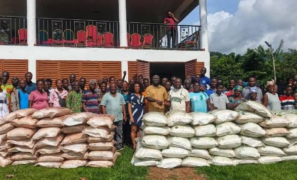 Farmers in Afadzato South receive fertilisers from DCE