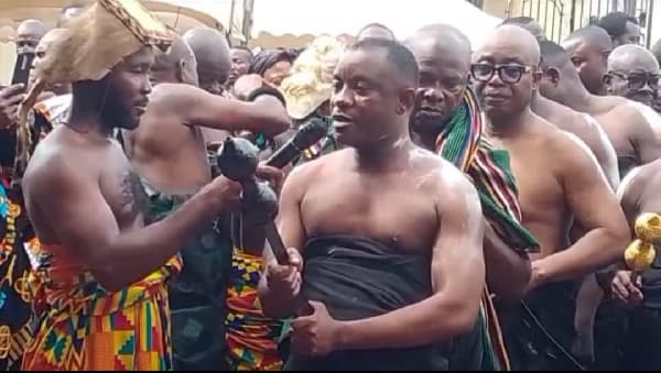 Akyem Sokode Juaso chief, 15 others swear oath of allegiance to Okyenhene