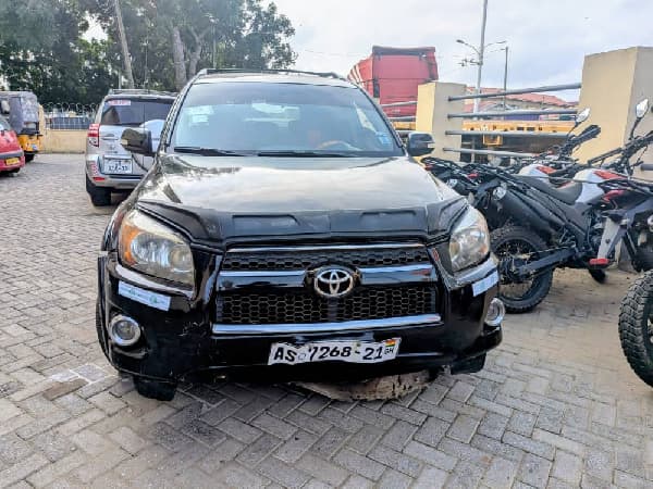 IGP, President Mahama urged to honour brave Ghanaian after dramatic robbery chase