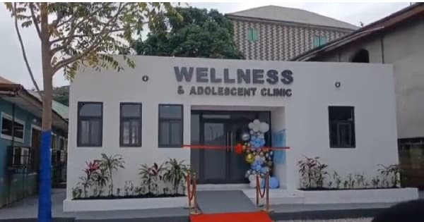 Jerry Ahmed hands over new adolescent clinic to Oblogo Health Centre