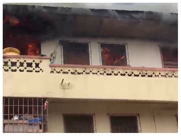 Fire guts three-storey building near Manhyia Government Hospital in Kumasi