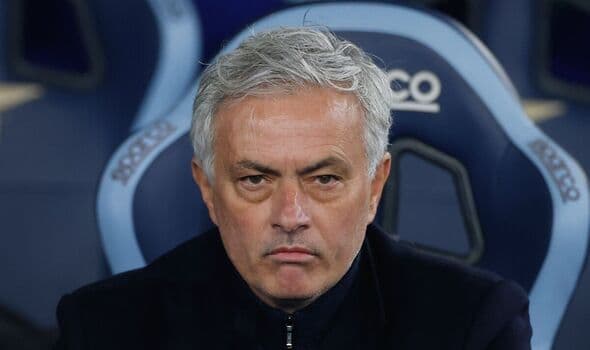 Mourinho begins second Real Madrid reign with Barca in his sights