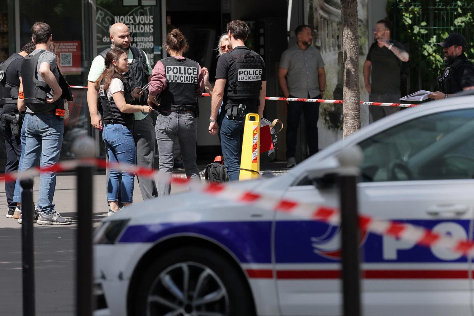 Paris police arrest man who wounded three women with knives