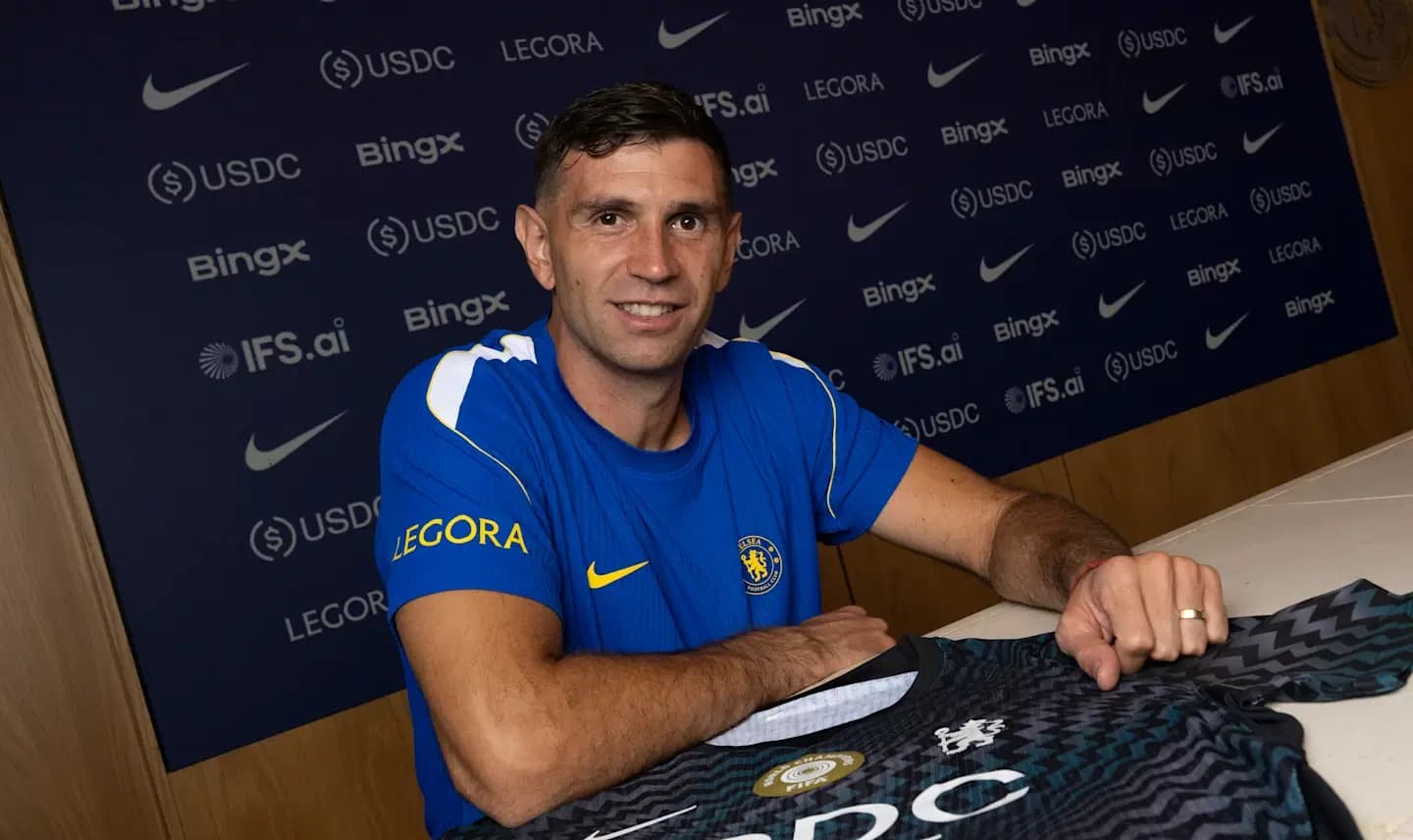 Chelsea sign goalkeeper Emiliano Martinez from Aston Villa