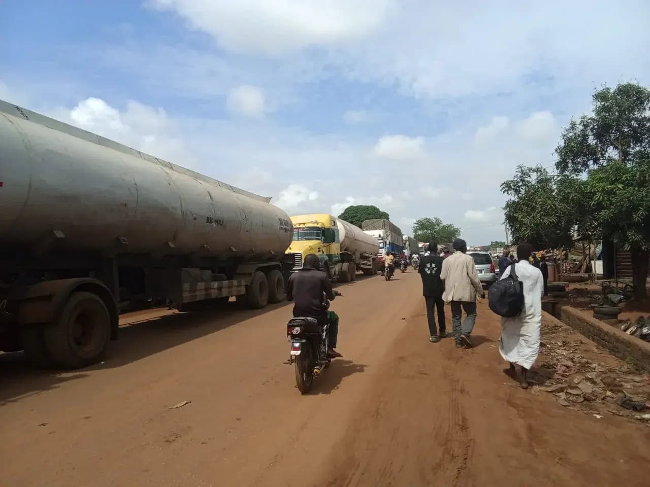Insecurity: Protesters block Mokwa-Bida highway over persistent banditry
