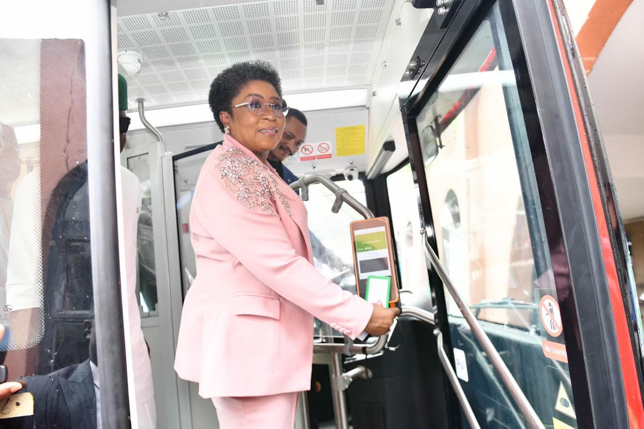 FG launches 100 electric buses for federal civil servants