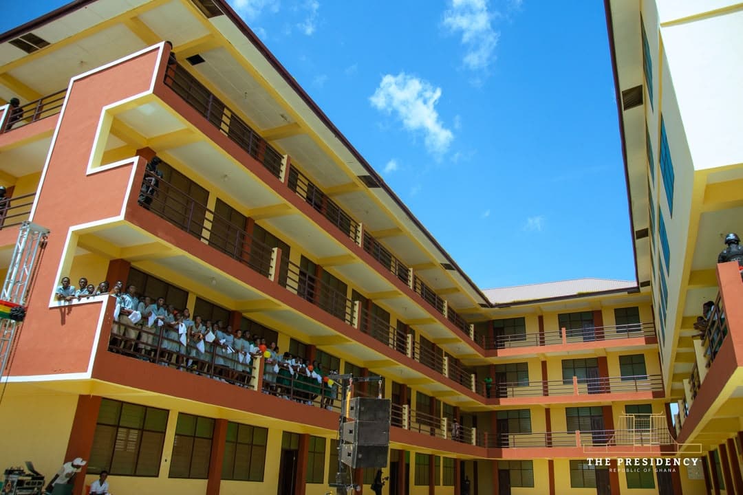 Mahama commissions Paga SHS E-Block, assures them of school bus, dormitories, dinning hall