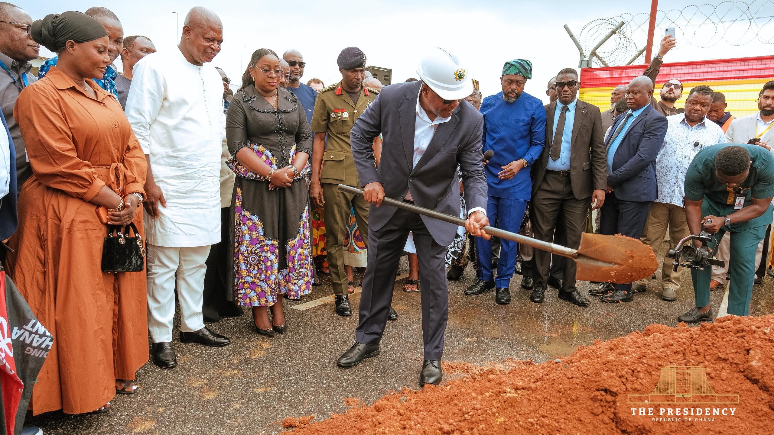 President Mahama cuts sod for Multi-Tiered, Multi-Purpose Carpark/Airport Hotels Complex