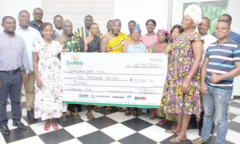 Solidaridad, Tropenbos Ghana disburse funds to farmers 