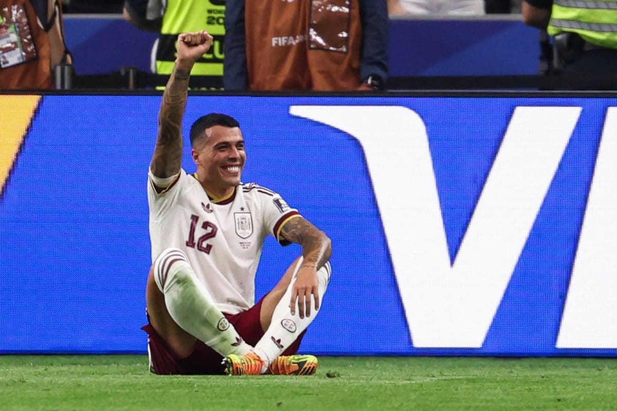 Majestic Spain stun France to reach World Cup final