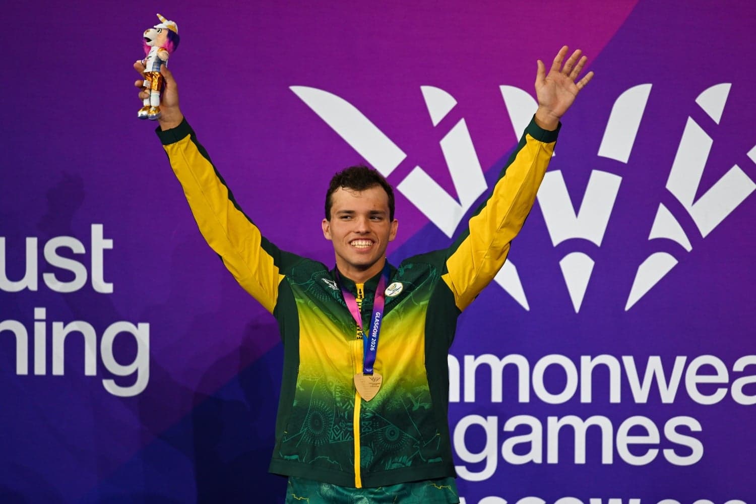 Hendricks wins gold, Le Clos makes history at Commonwealth Games