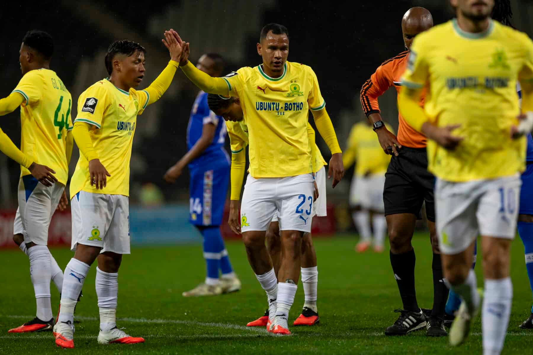 Mkhulise inspires dramatic Sundowns comeback against Galaxy