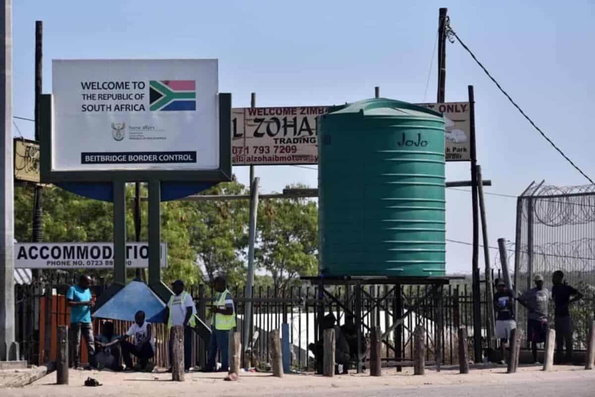 Porous borders undermine SA’s deportation drive