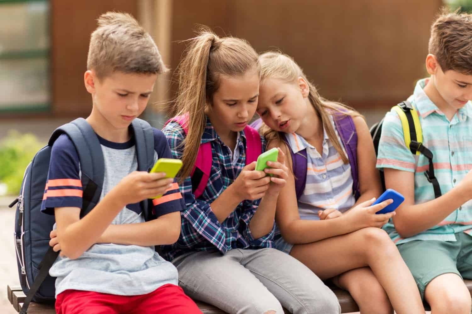 Phones out, social media later: SA parents demand boundaries – Survey