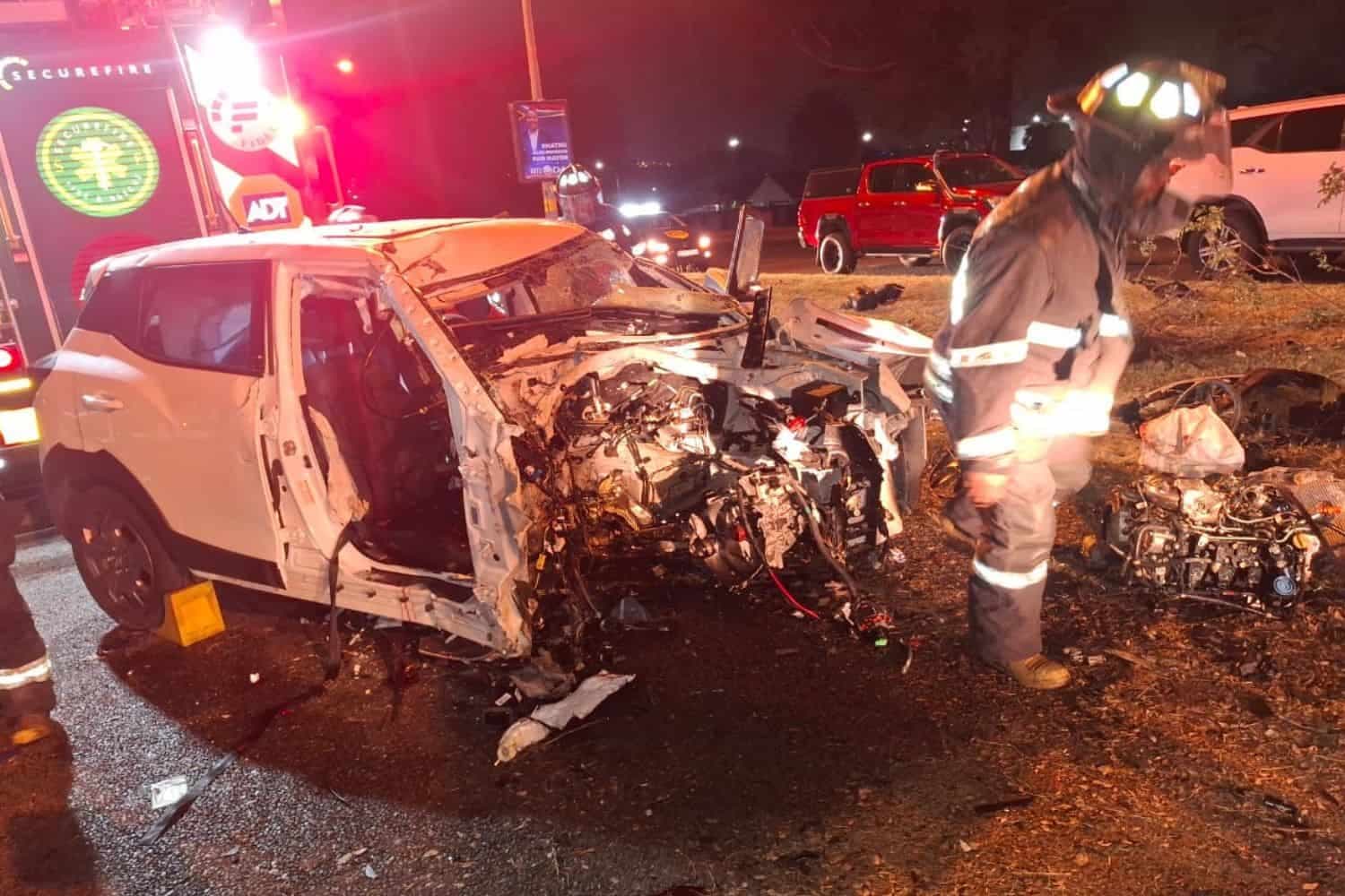Driver killed in Alberton tree crash – Firefighters use jaws‑of‑life in late‑night rescue