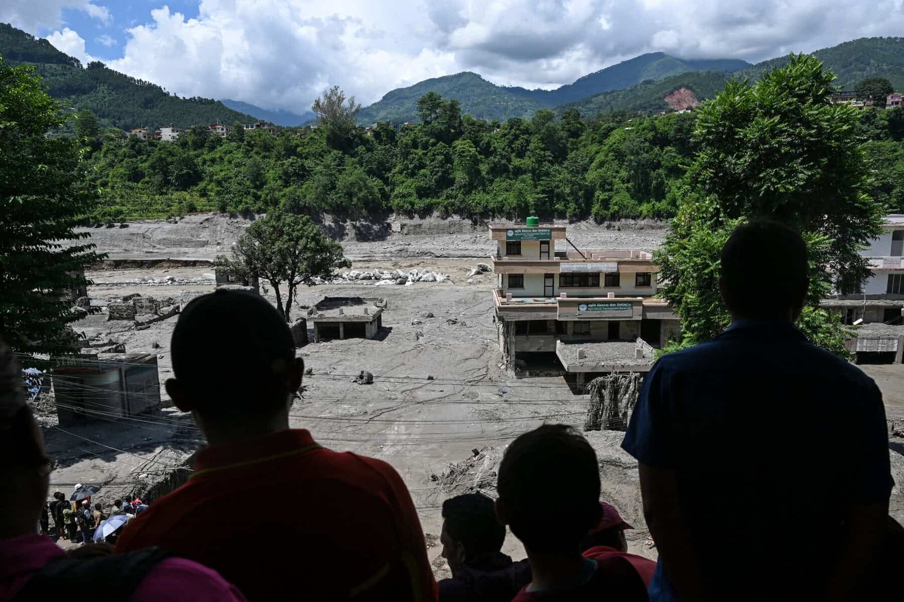 Aid efforts trickle in after deadly Nepal-Tibet floods