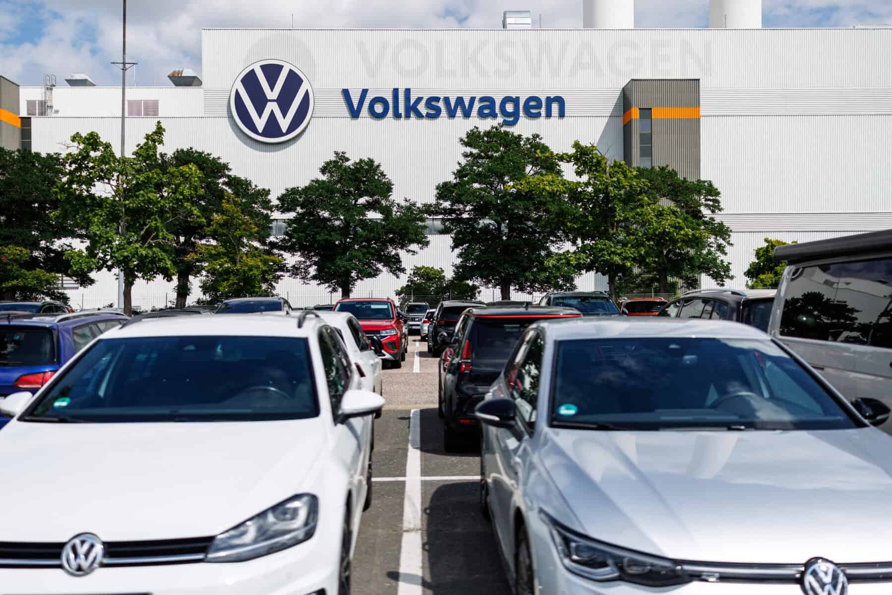 VW workers in Germany blast management ahead of crunch talks