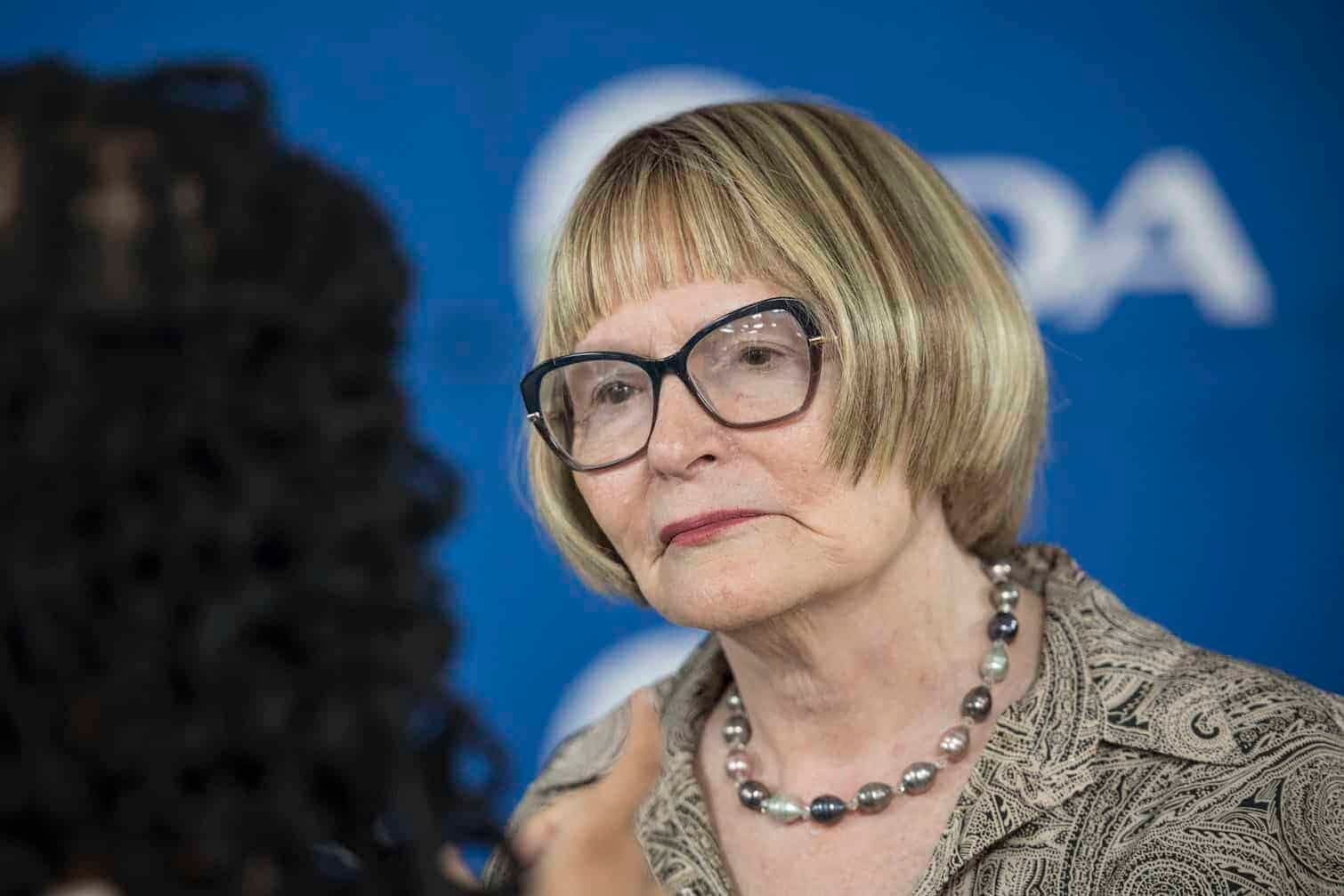 Zille warns DA councillor candidates not to steal from the public