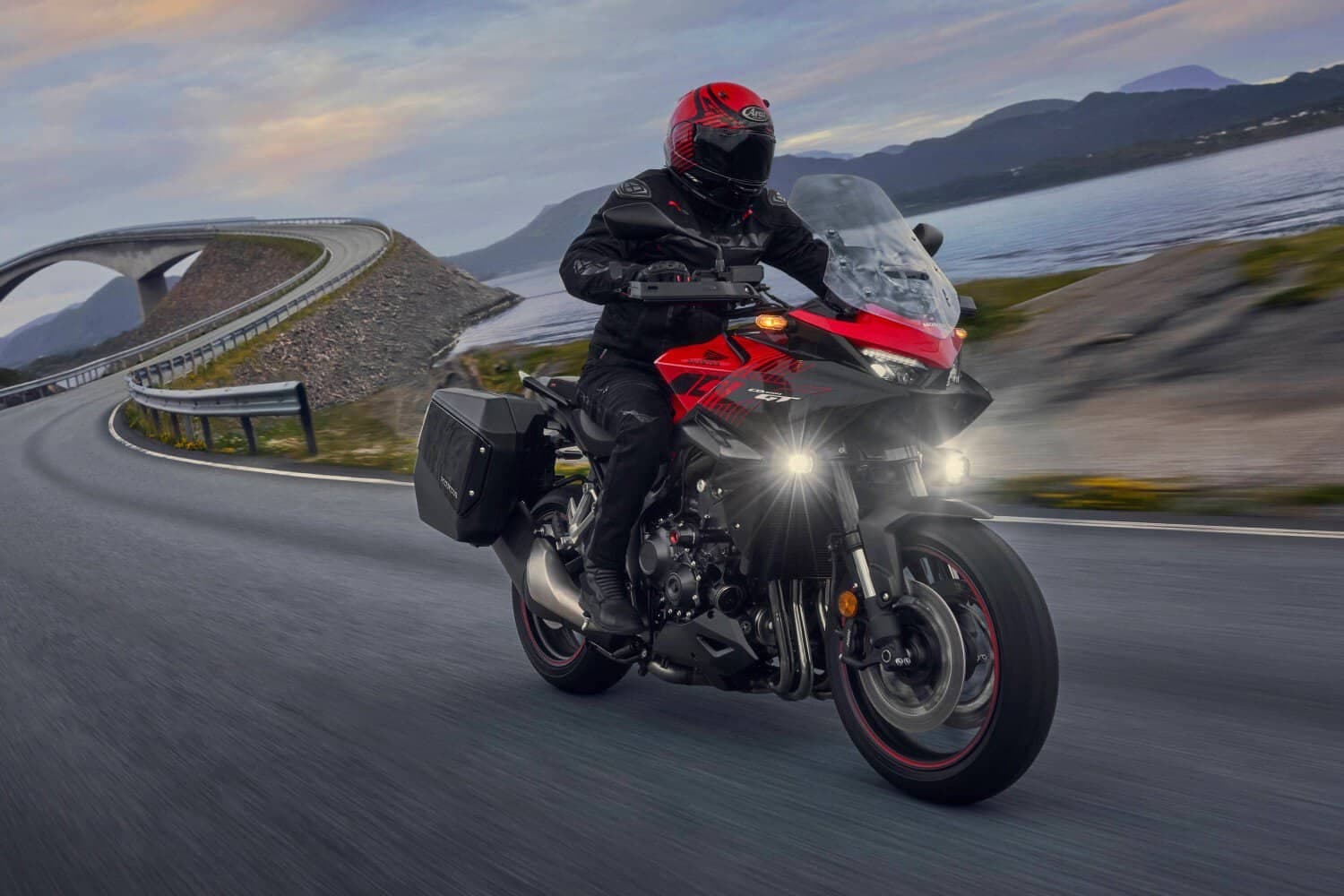 Honda CB1000GT – Superbike performance, touring comfort