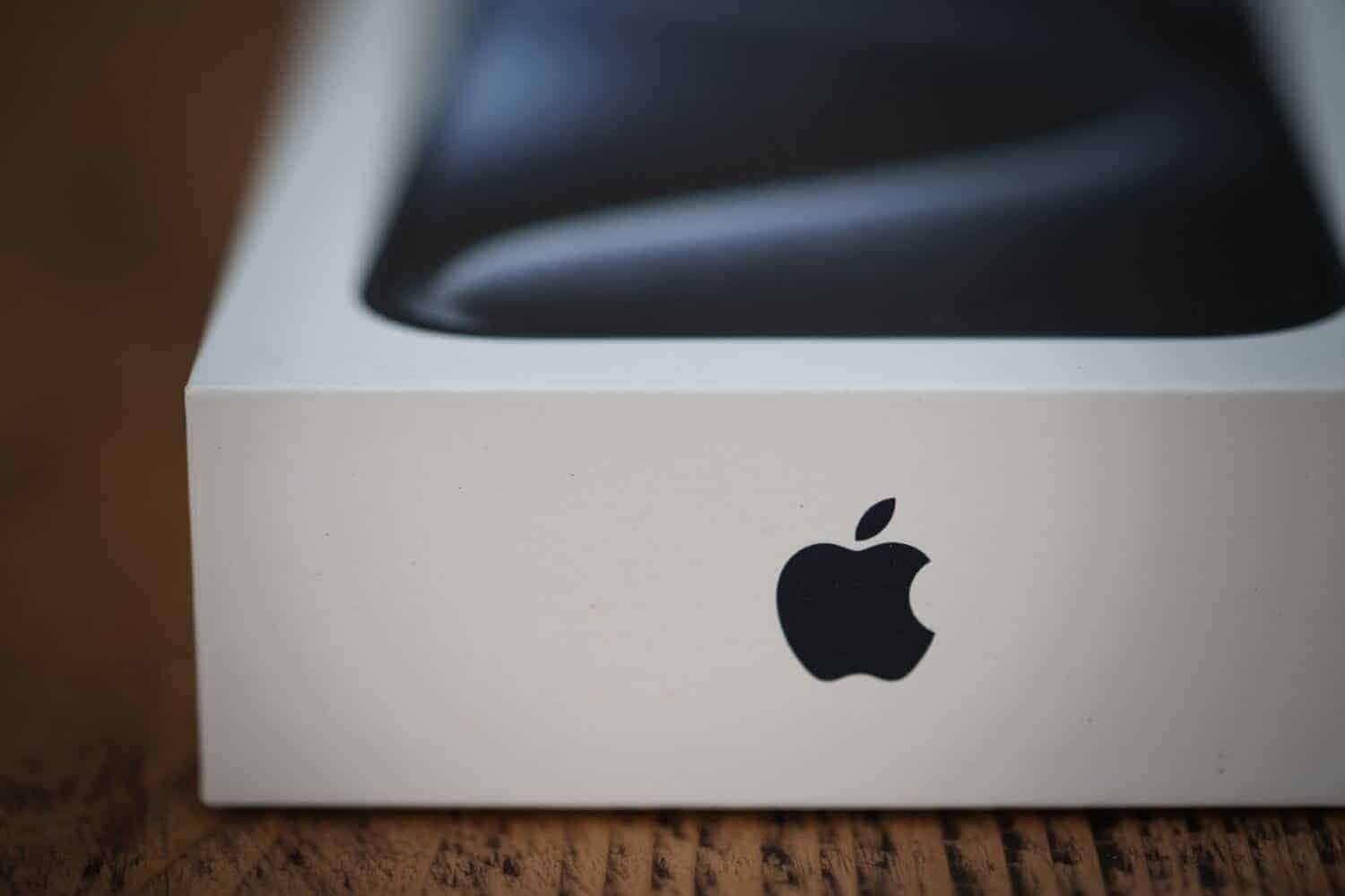 Apple takes Johannesburg company to court over fake iPhones