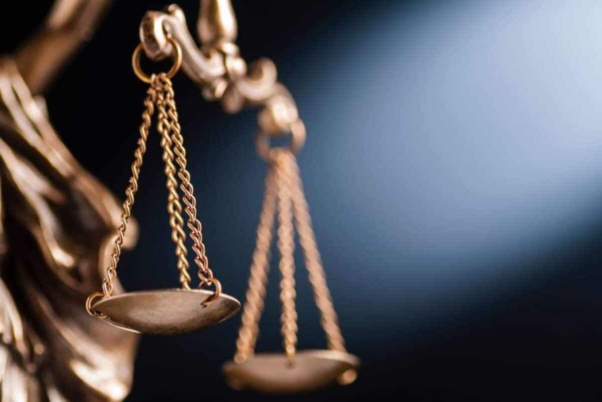 Burgers and cash bribes: Two ‘hungry’ Northern Cape traffic officers found guilty of corruption