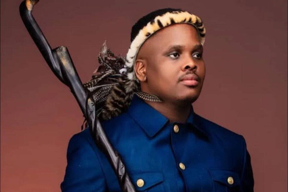 Khuzani honoured at Oxford University in the UK