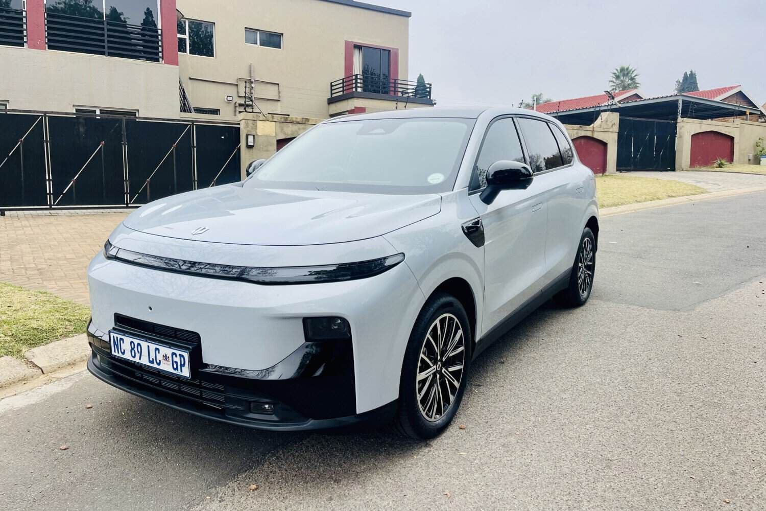 Leapmotor B10 offers hybrid efficiency in good all-round package