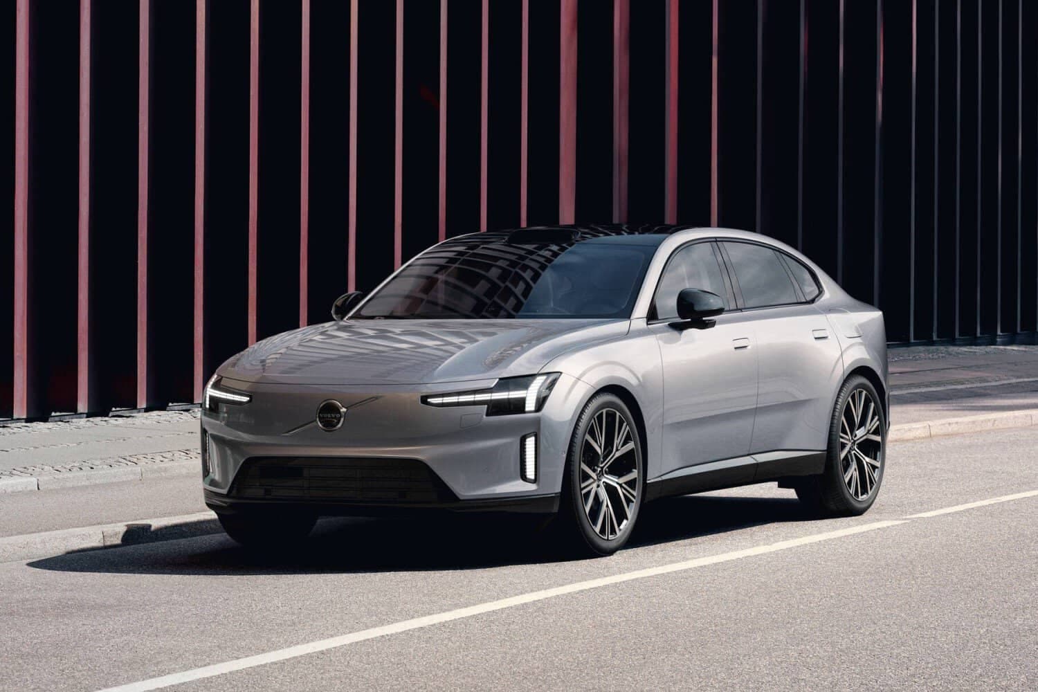 Volvo ES90 is one smooth Scandinavian operator