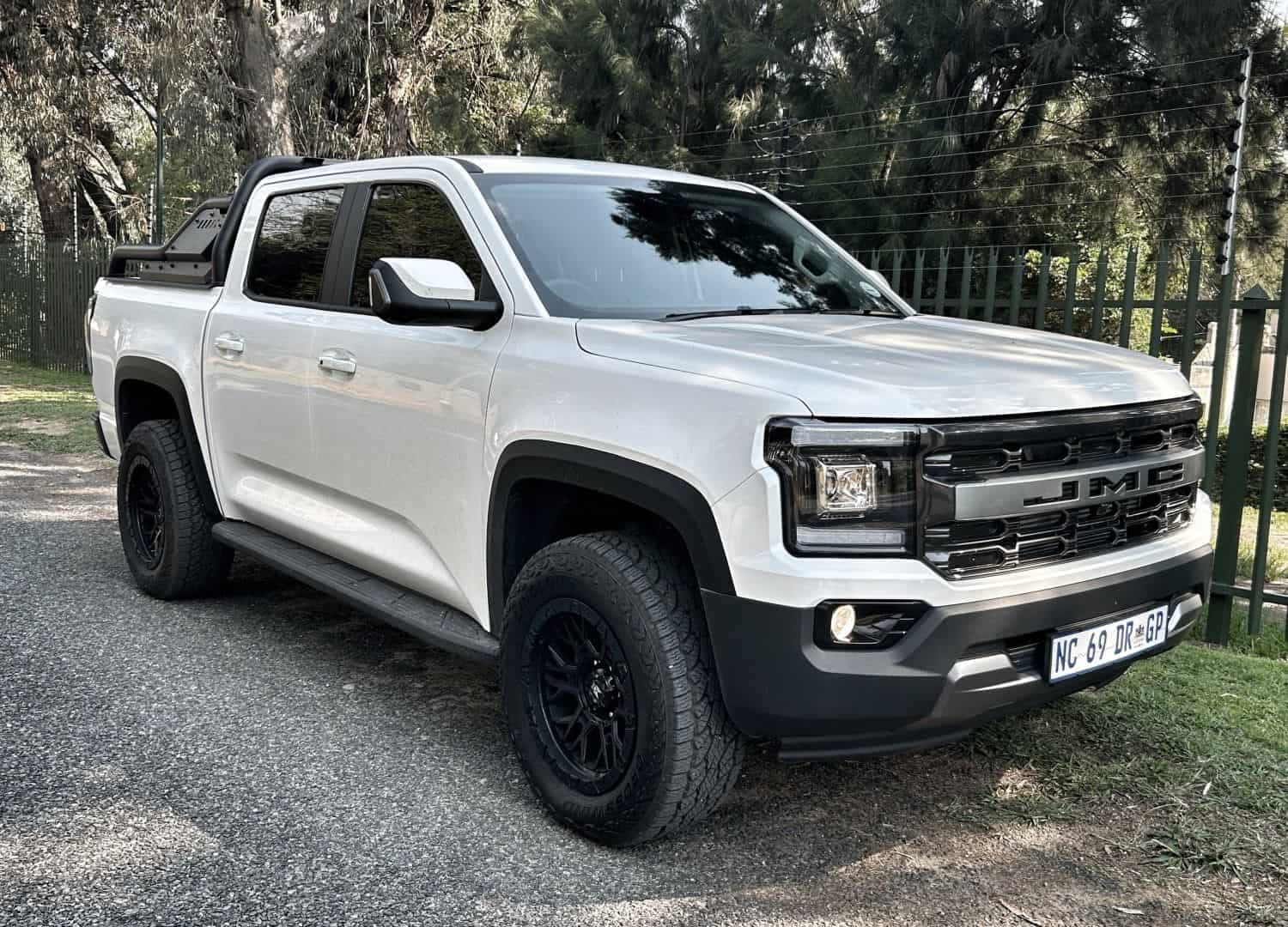 Pedigreed powertrain gives JMC Grand Avenue edge in bakkie race
