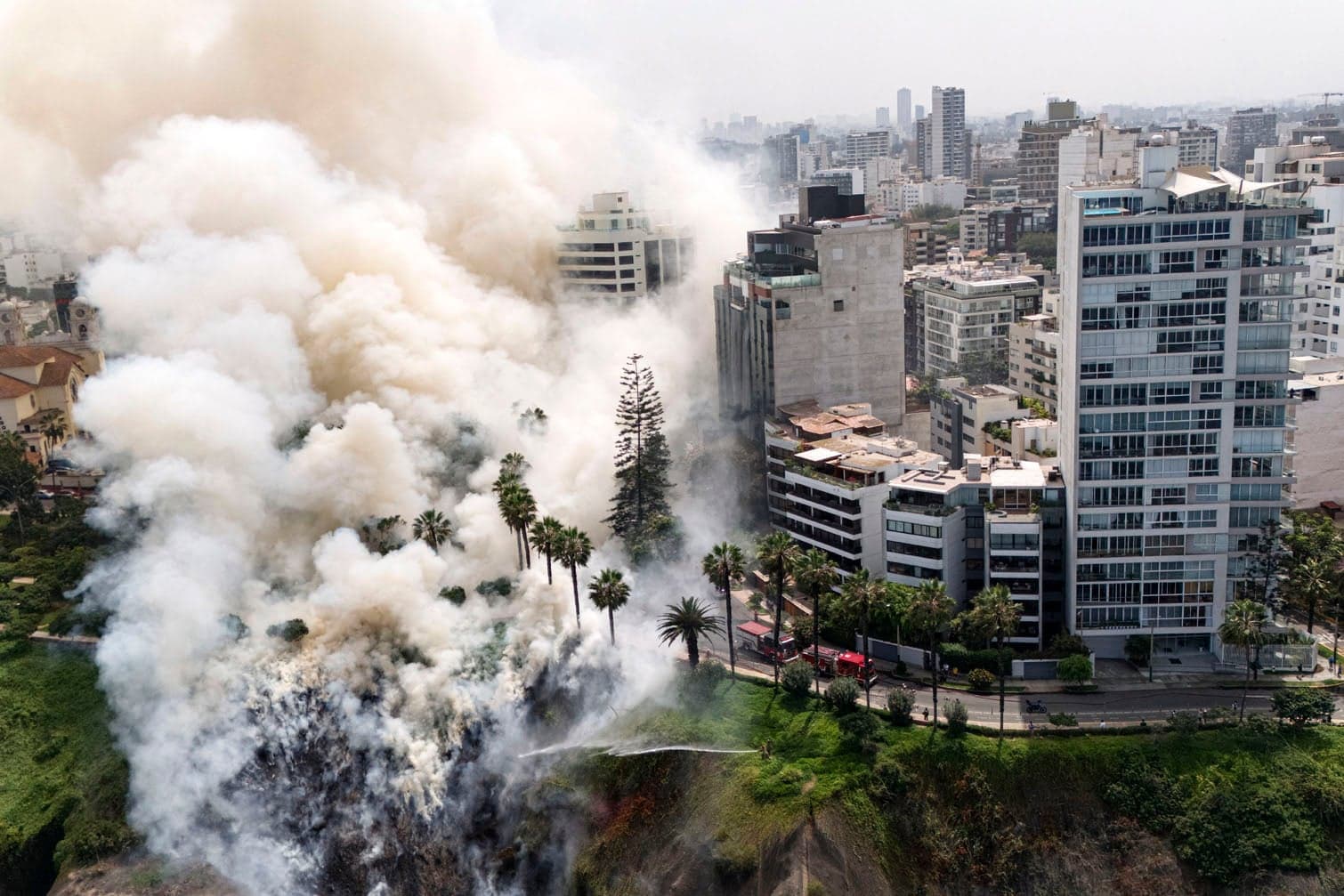 48 hours in pictures: Lima cliff fire, Red Bull Box Cart Race and Cape Town Palestine protest