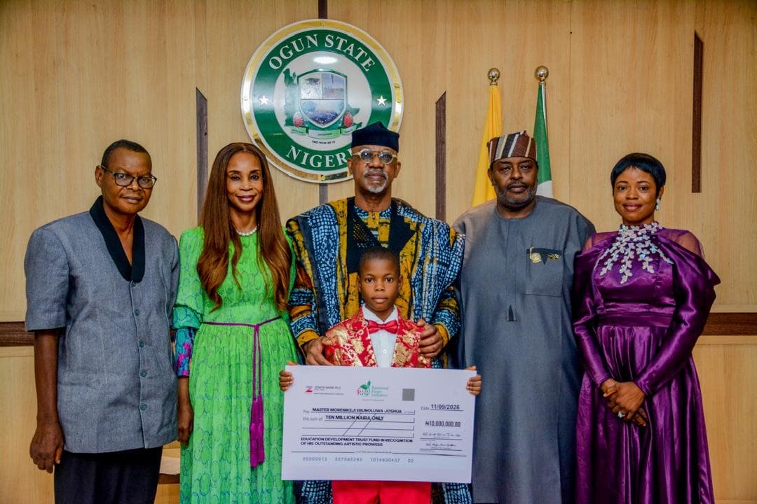 Oluremi Tinubu fulfills ₦10m pledge to 12-year-old Ogun artist