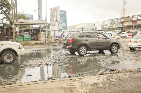 Dansoman Hansonic-Darkuman road in ruins - Commuters waste many hours in congestion