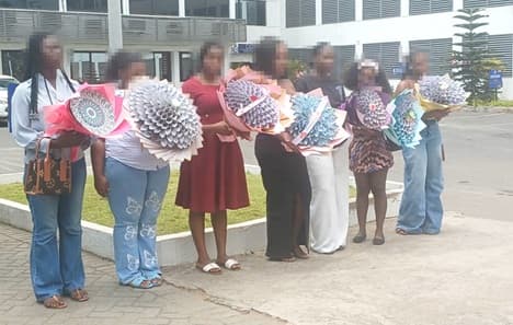 ghana news 7 Arrested for making bouquets, cakes with cedi notes 