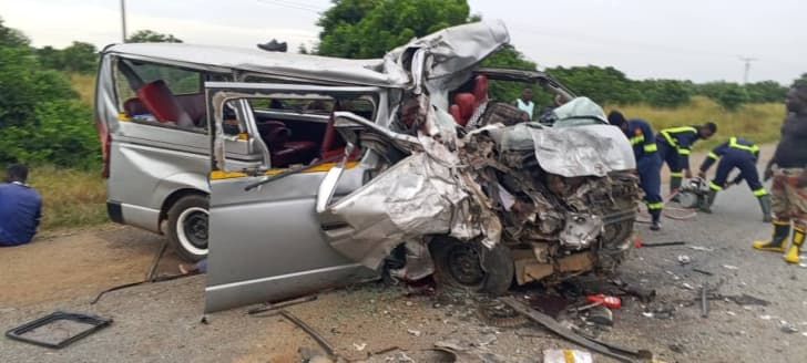Ford Transit crashed into side of Hiace on a hill and resulted in 13 deaths, 18 injuries - GNFS