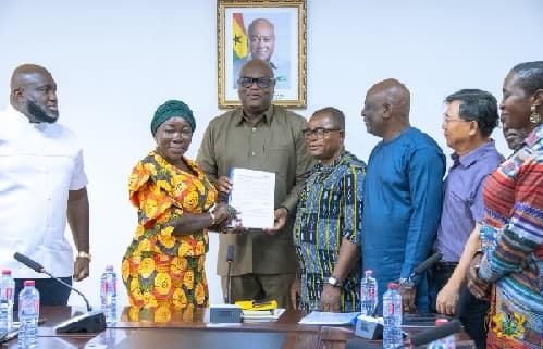 Minister welcomes foreign investment, warns against illegal retail trade