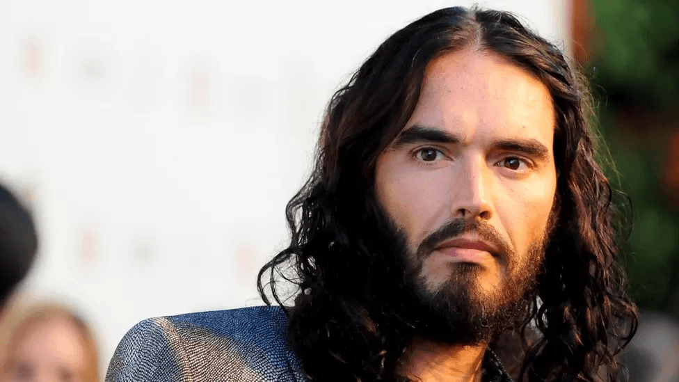 Russell Brand was a ‘sexual predator’, prosecution alleges as rape trial begins