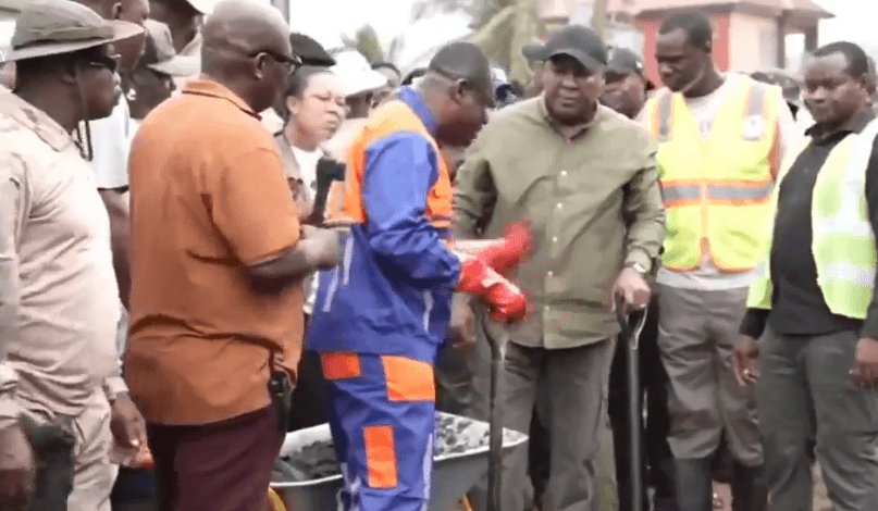 President Mahama joins clean-up exercise at Tse Addo