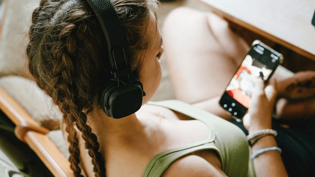 YouTube still recommending eating disorder videos to teens, research finds