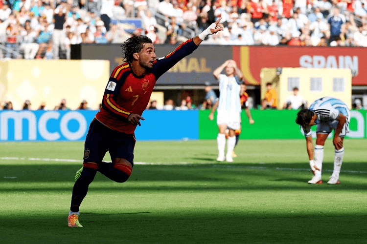 Spain battle past 10-man Argentina 1-0 in extra time to win World Cup 