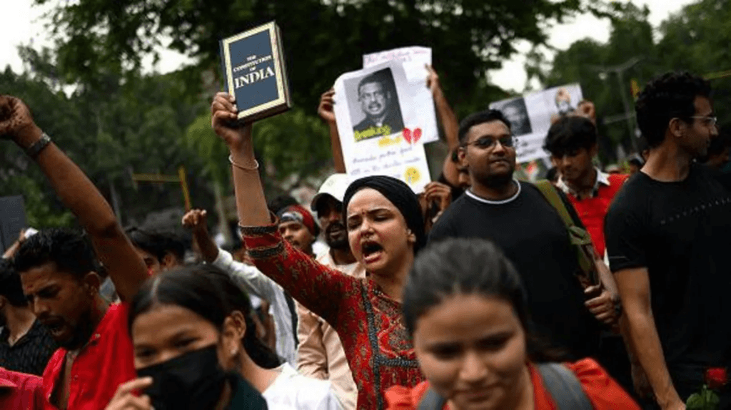 Police block thousands of ‘cockroach’ protesters marching on India’s parliament