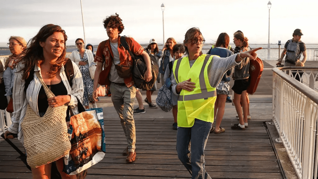 France orders evacuation of tourist spot as hundreds flee wildfires by boat