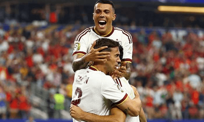 Subtitute Merino scores late winner as Spain knock put Portugal
