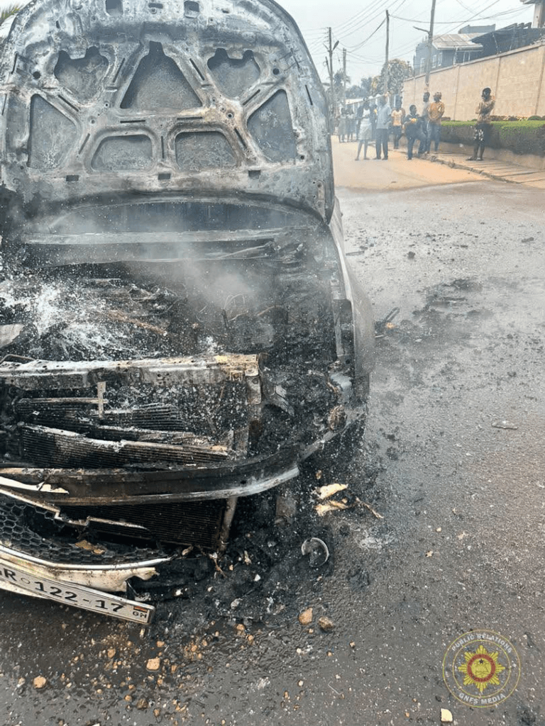 Fire destroys Chevrolet Cruze at La Town Park