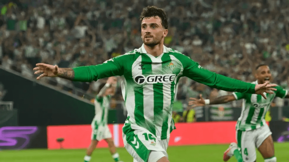 Parrott scores again as Betis beat 10-man Lille