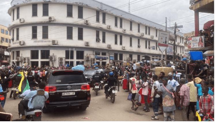 Thousands flood Kumasi streets to give Asantehene rousing welcome from USA
