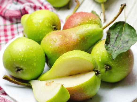 Apples versus Pears: Which fruit is better for blood sugar?
