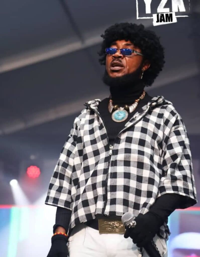 Antwi HiMight thrills fans with Antwi ne Antwi hits at Adom FM’s Y2K Jam [Video]